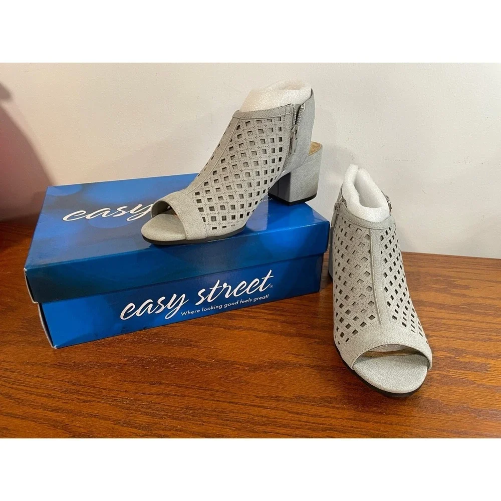 Easy Street Belva Flex Cutout Block‎ Heel Sandal Peep Toe Grey Comfort 10 NEW